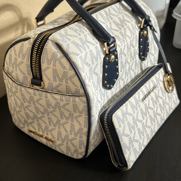 Used MK Tote & Wallet - Picture 2 of 5